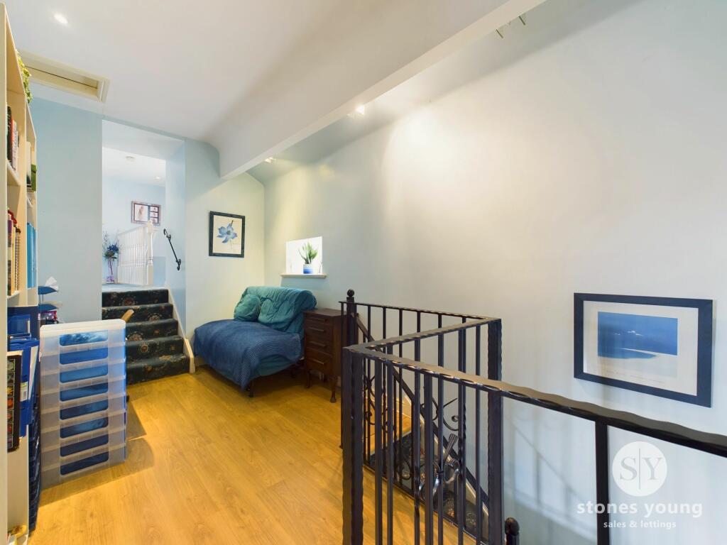 Lower 2nd Landing/Office