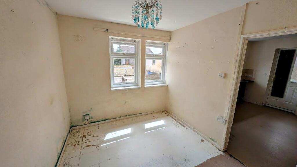 16 Orchard Close Dining Room.jpg