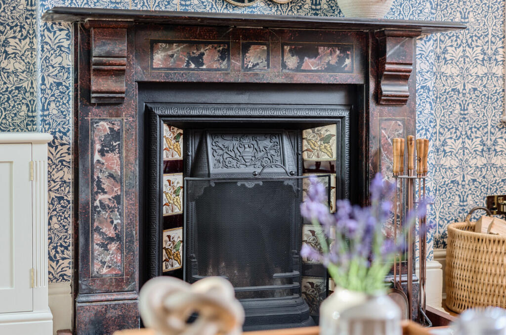 1305248-5-685410a...