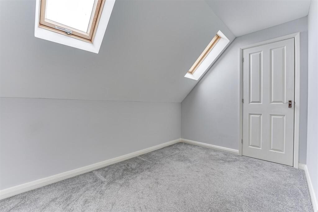 Harmonds Wood Close-1.jpg