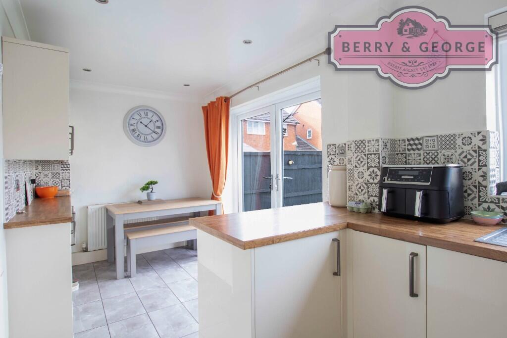 KITCHEN / DINER