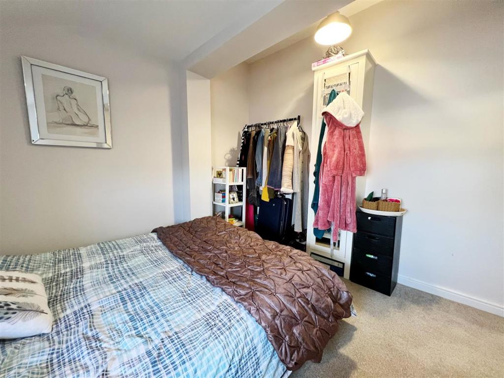 Bedroom 2 pic 2.jpg