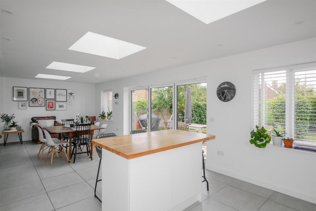 OPEN PLAN KITCHEN/DINER