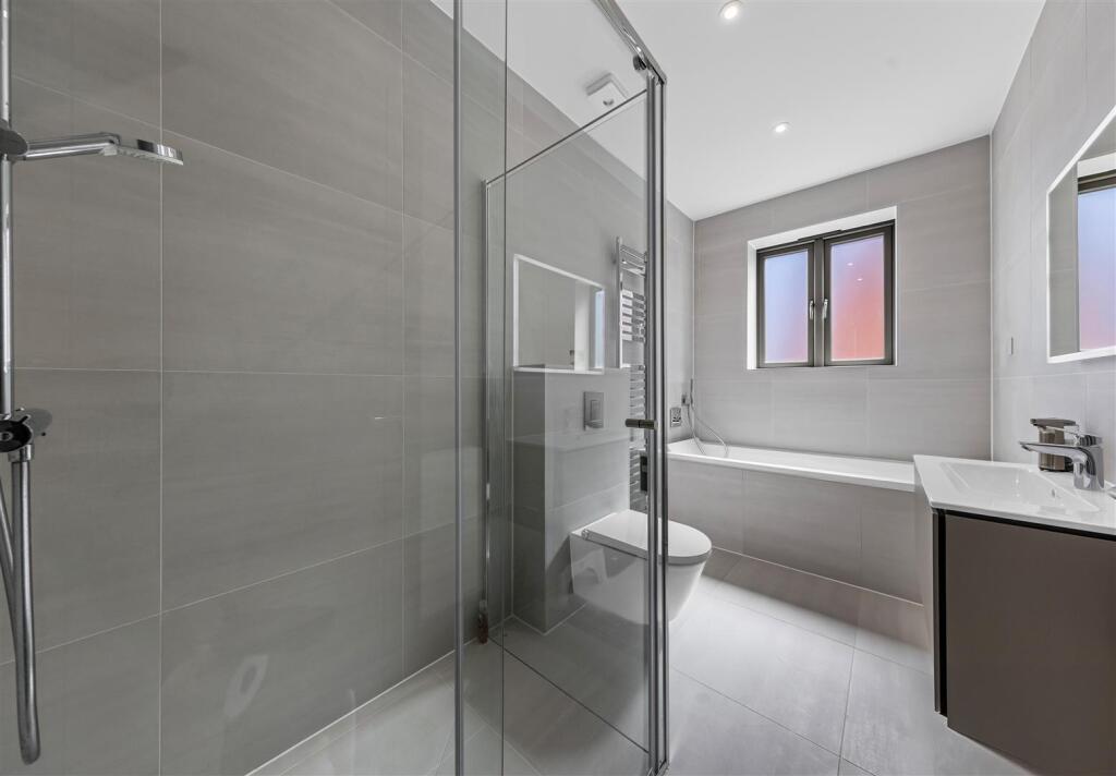 Ensuite2.jpg