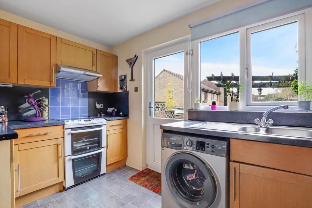 08-d016JHPropWpen - 5 Chartwell Way - 22-medium.jp