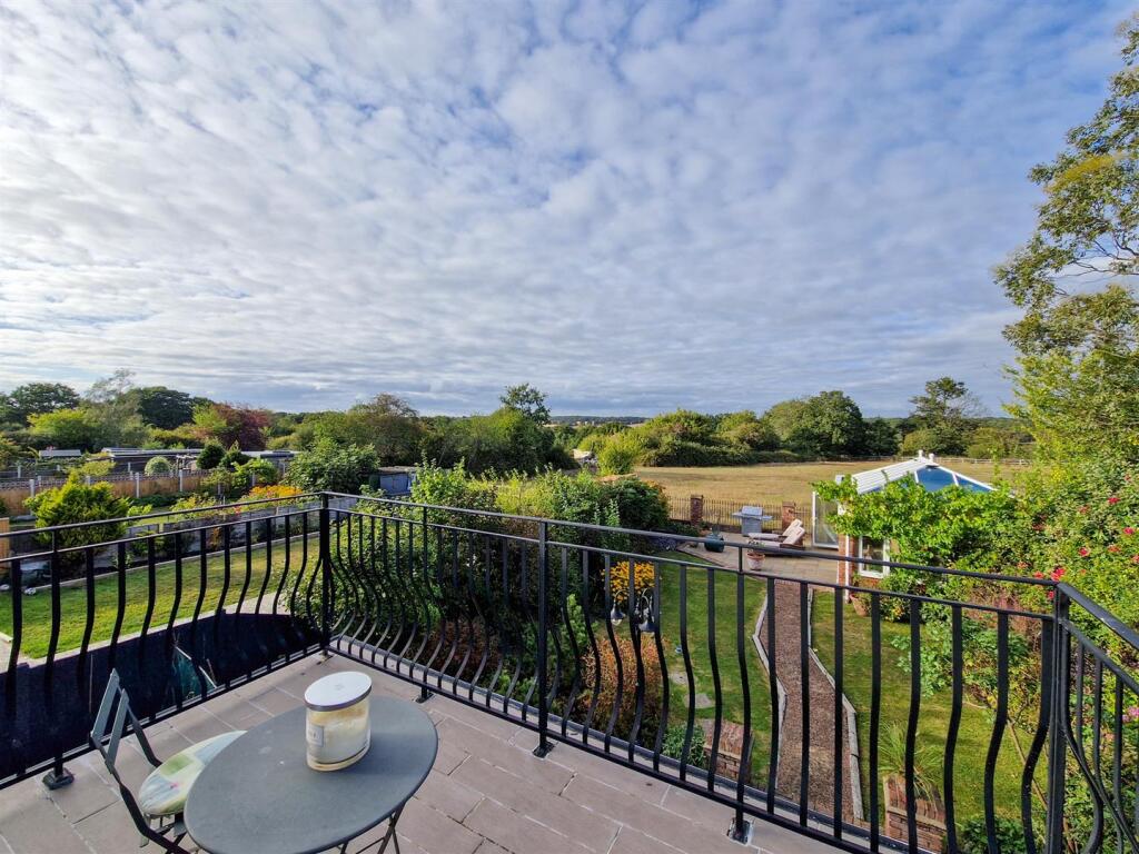 Sun Terrace &amp; Stunning Views