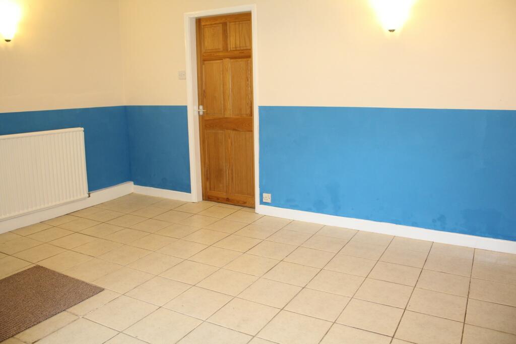 Fitted Kitchen Picture 3