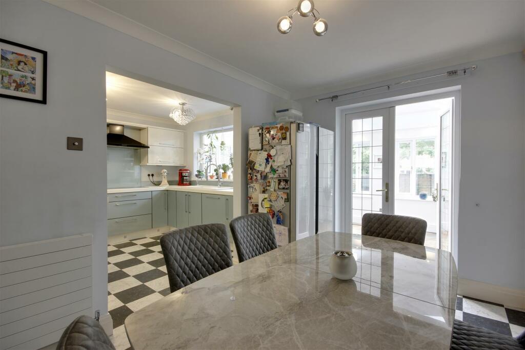 Dining/Breakfast Room
