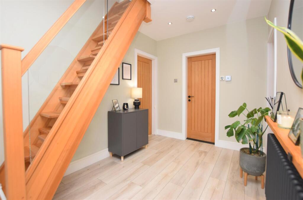 Hallway.JPG