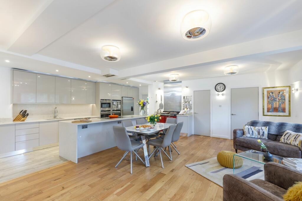 Kitchen and breakfast room