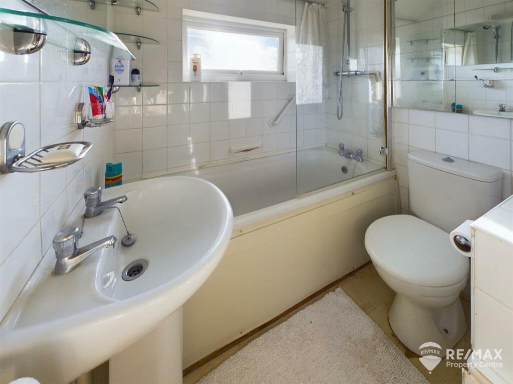 Bathroom.jpg