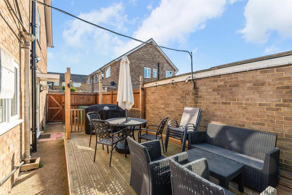 SALTASH CLOSE, 6- (22).jpg