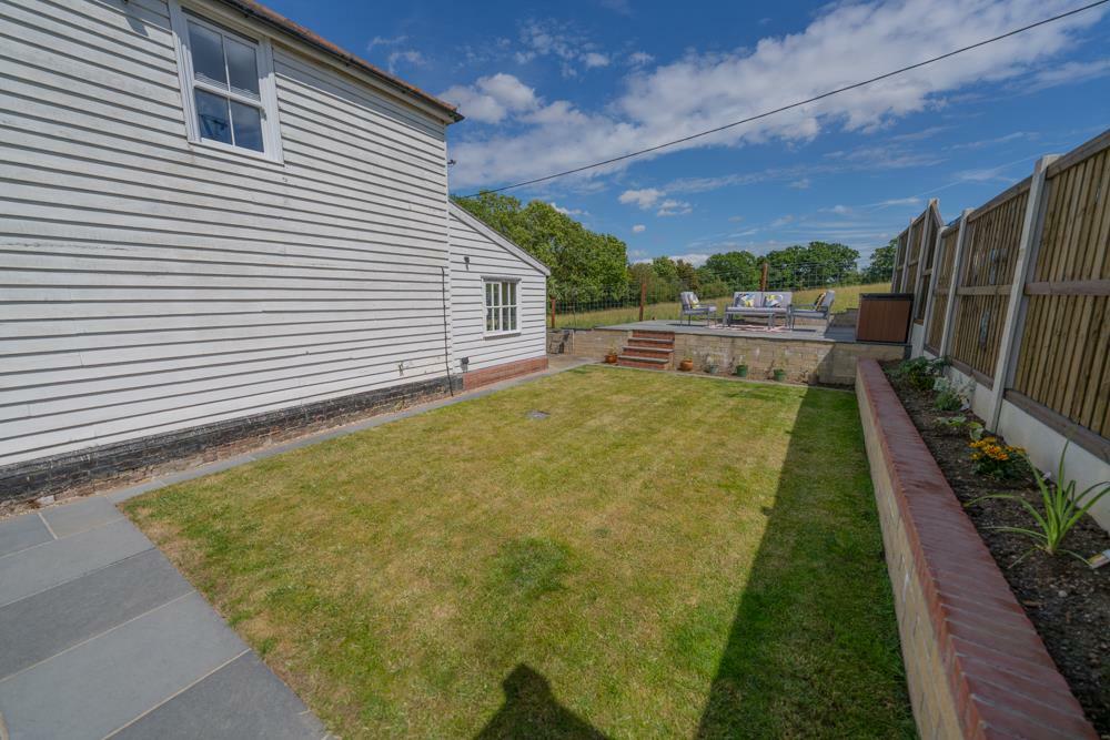 Side Garden: