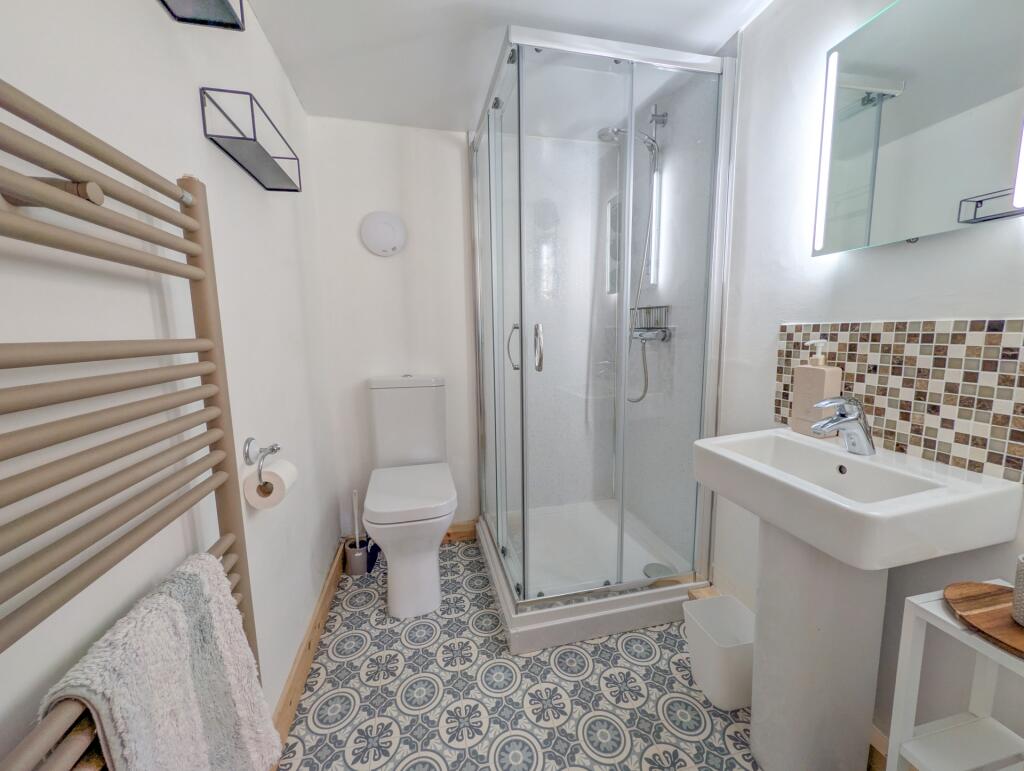 en-suite shower room