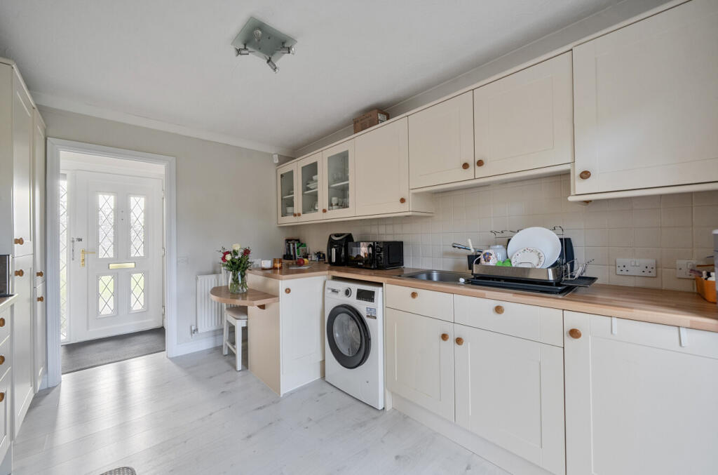 1383952-6-6925ae5...