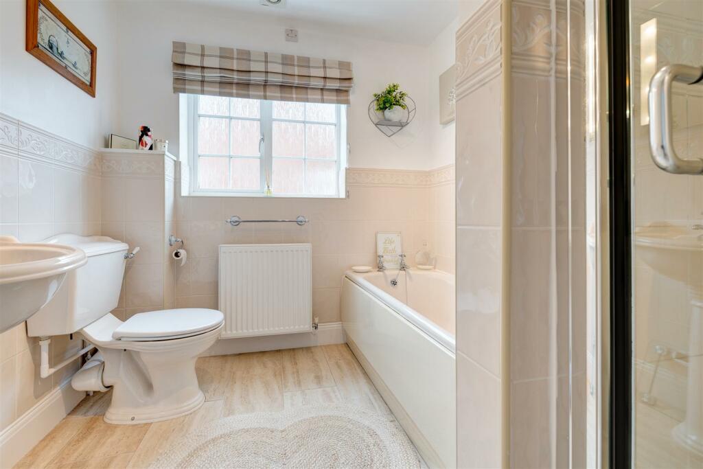 4 The Orchards, Thornton