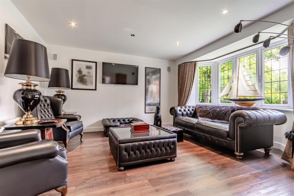 8557201-interior05.jpg