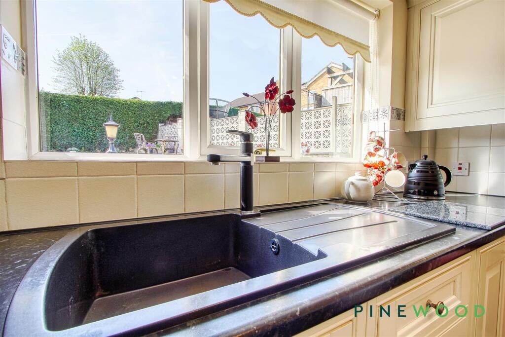 KITHCEN / BREAKFAST ROOM