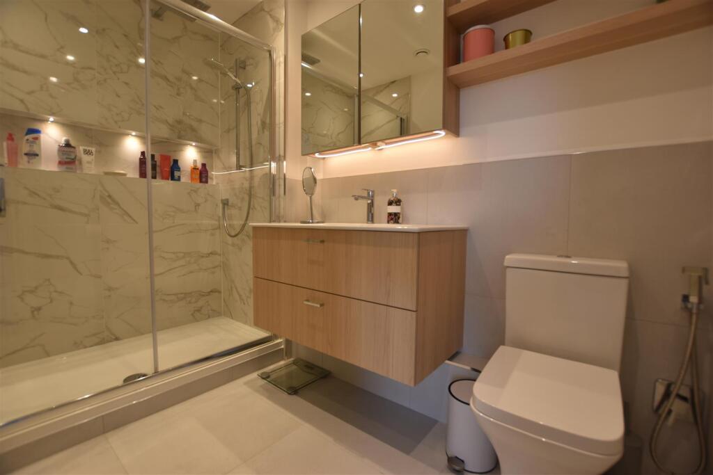 En-suite2.JPG