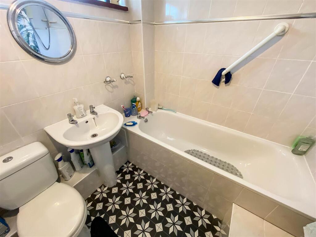 Bathroom.jpg