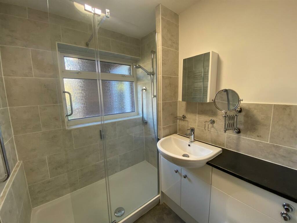 Shower Room: