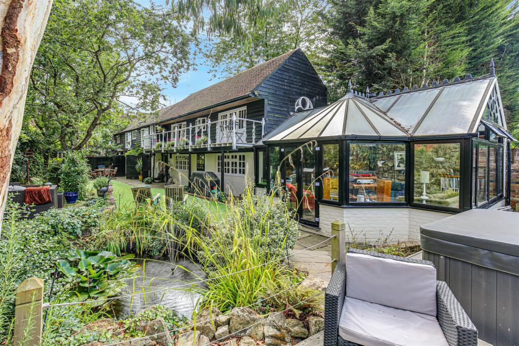 1.  The Summer House, High Street, Brasted, TN16 1