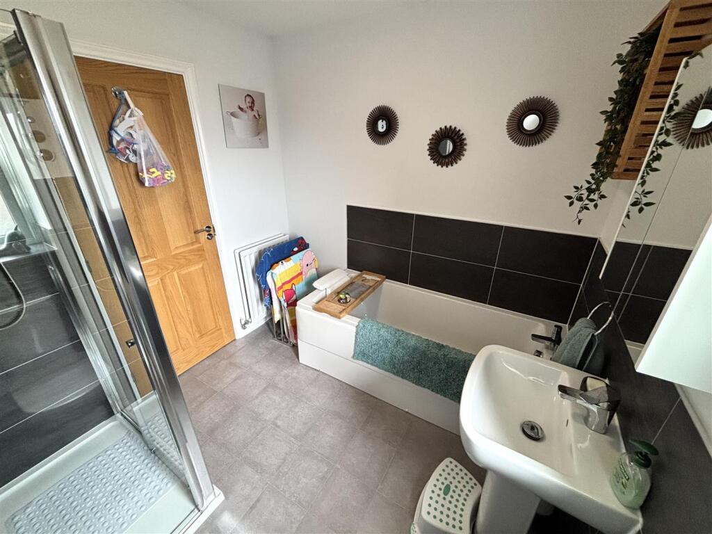Family Bathroom/WC