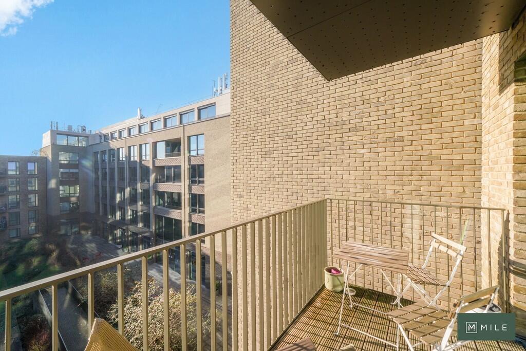 Apartment 26, Nau...