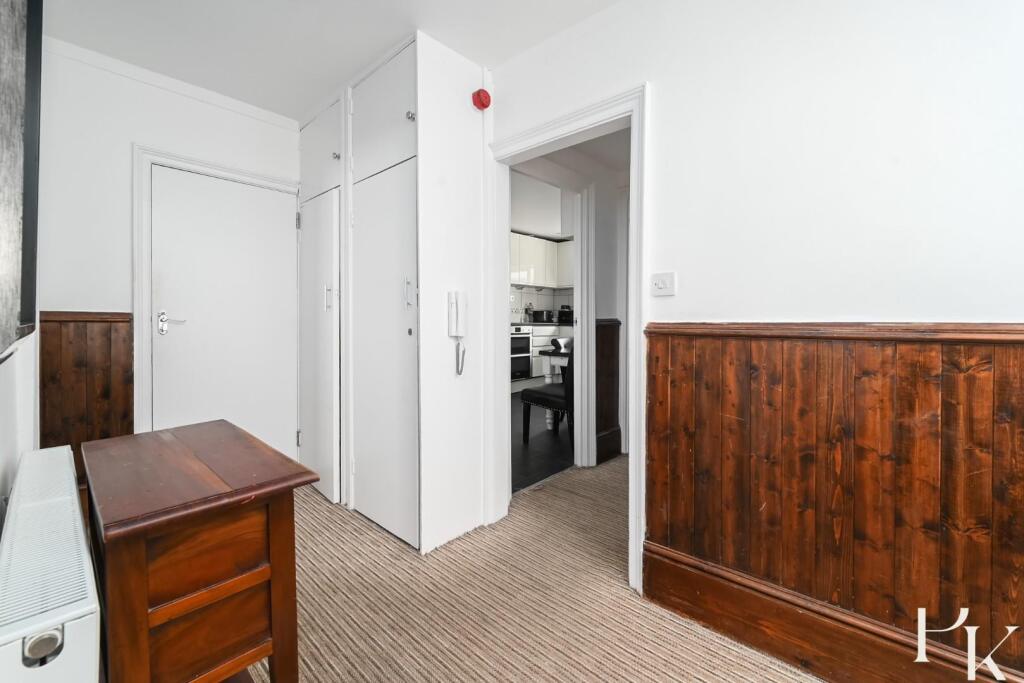 Flt 5, 27 Brunswick Terrace, BN3 (28).jpg