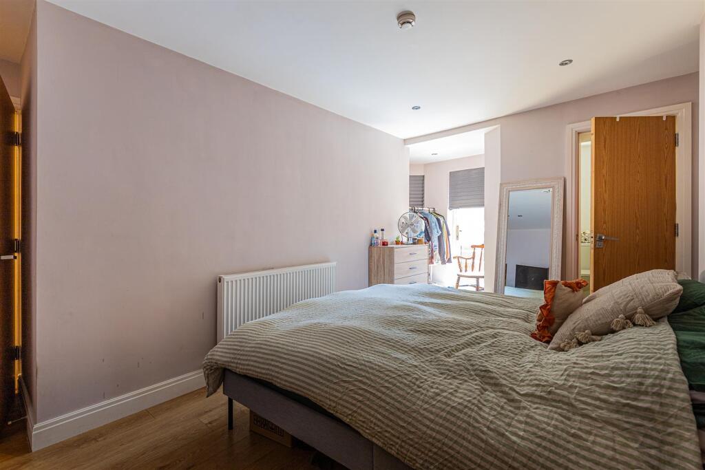 Newport Road 124, 1-5.jpg