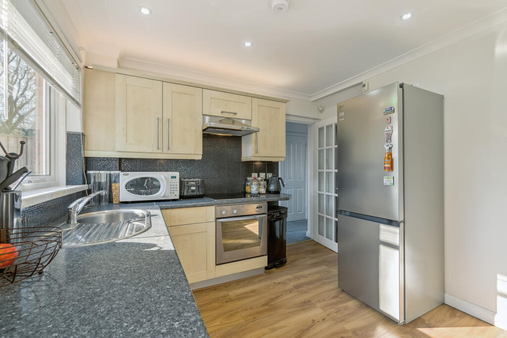 Kitchen/ Dining Room