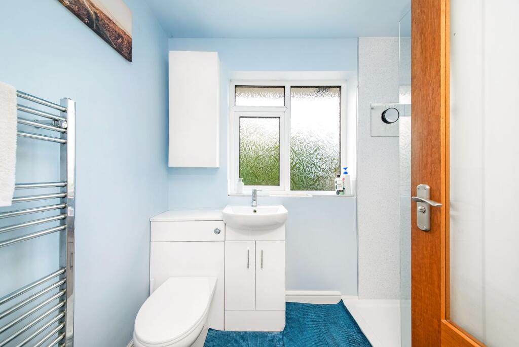 HOUSE SHOWER ROOM