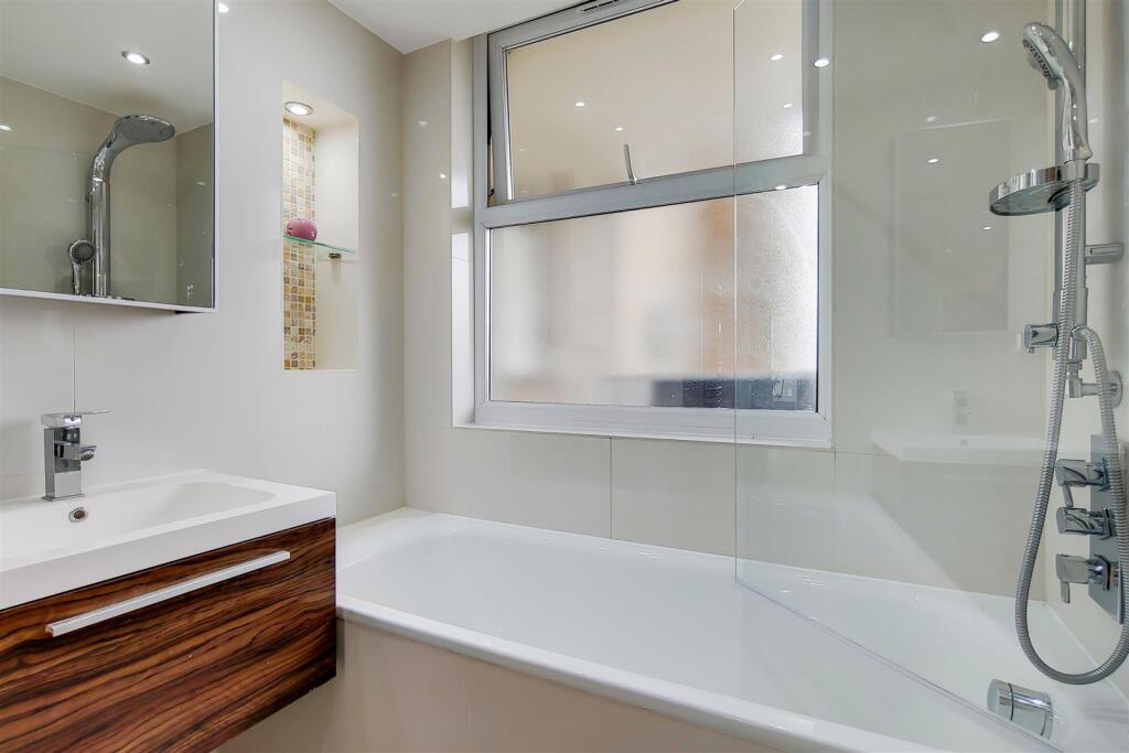 10_Ensuite 3-0.jpg