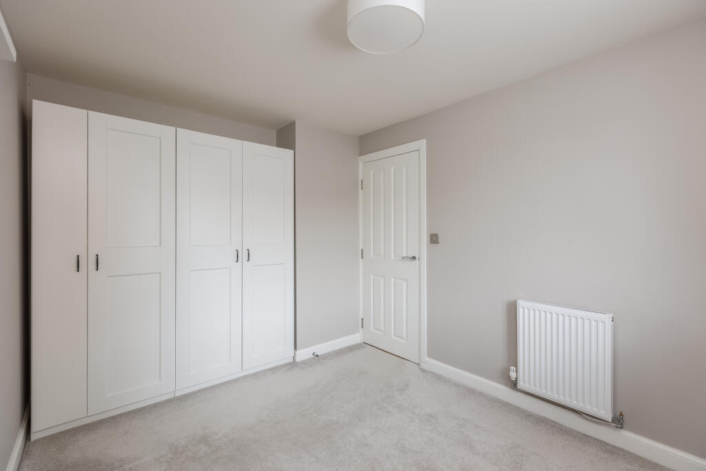 Waterside Court 6 Bedroom 3-2