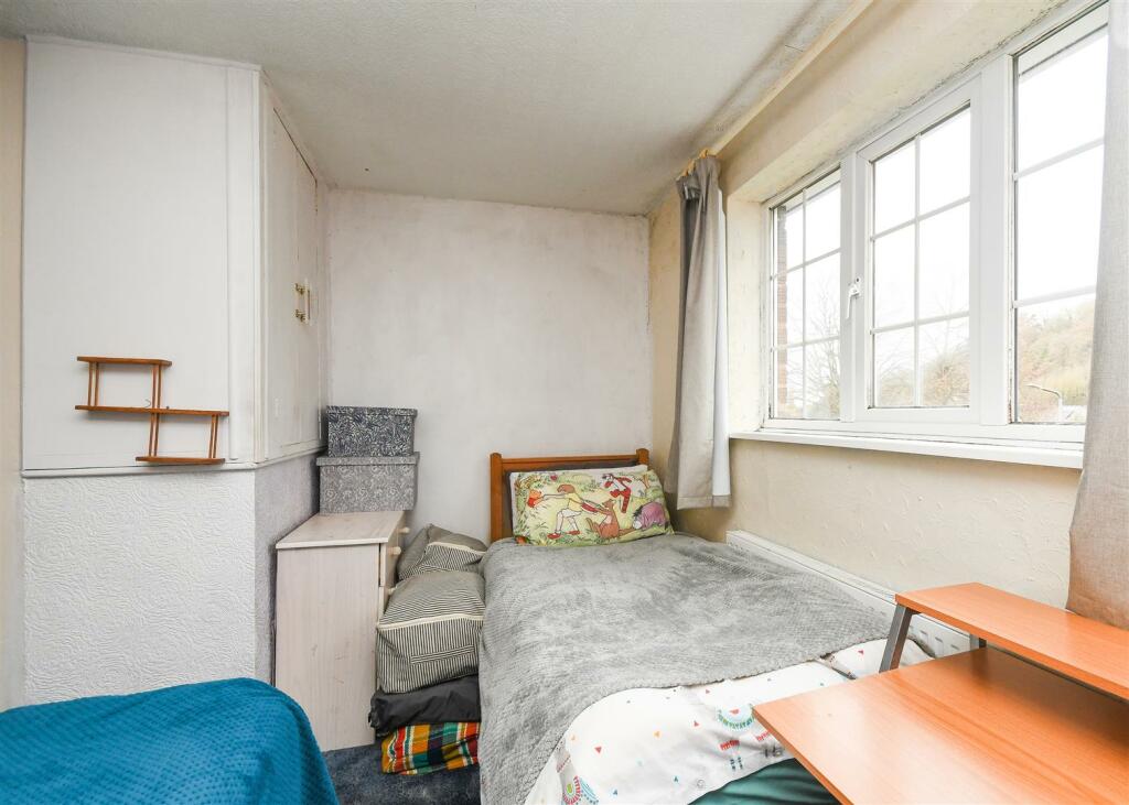 74 Meadow Lane - Double Bedroom 2.jpg