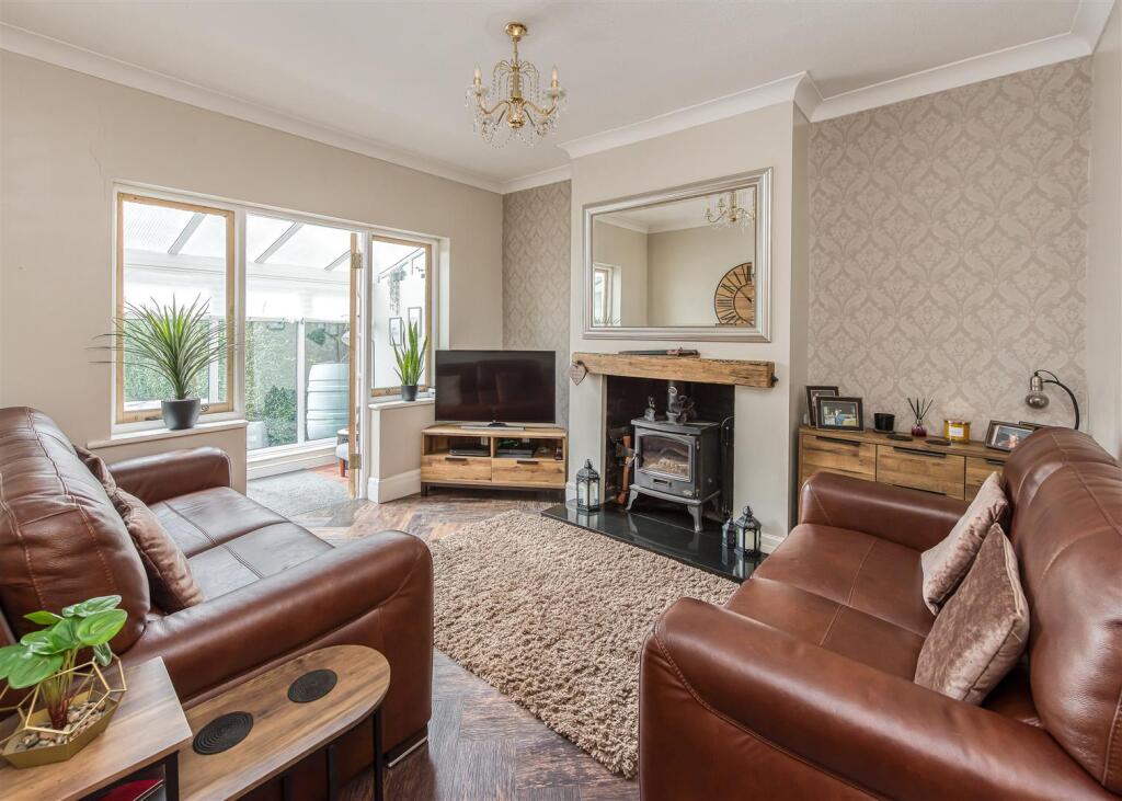 109 Pinfold Lane-Lounge.jpg