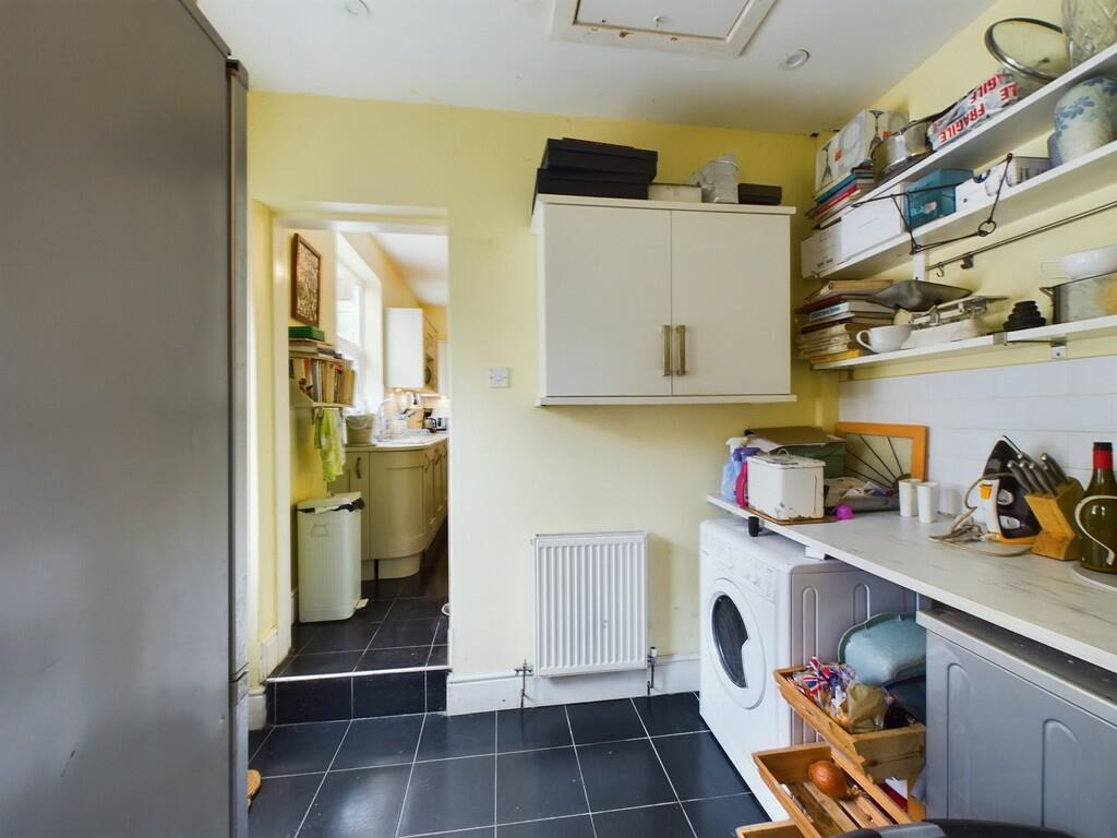 CAM02854G0-PR0180...