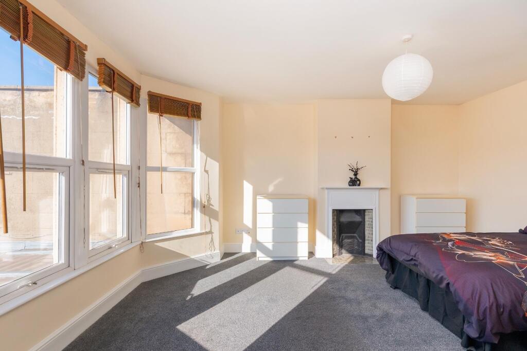 2S7J0LBR - Bedroom E.jpg