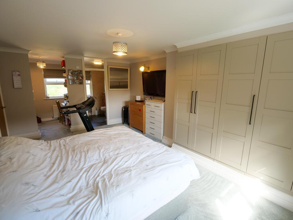 Master Bedroom Dual Aspect