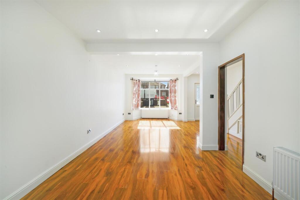 34 Whitton Avenue East - cOgcp6WpDjJ2PQh2mMfr.jpg