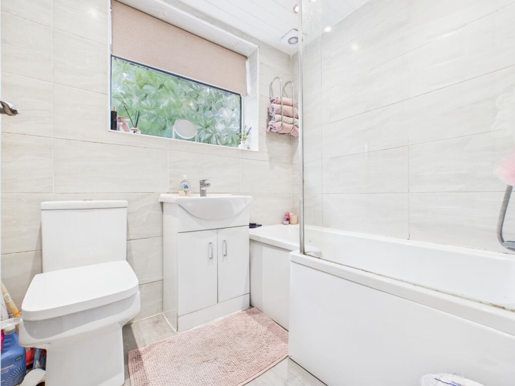 CAM03729G0-PR0093-STILL022