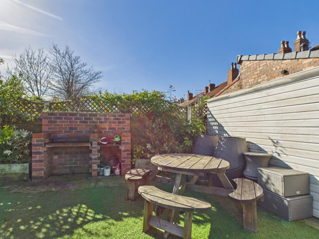 CAM02386G0-PR0117-STILL048