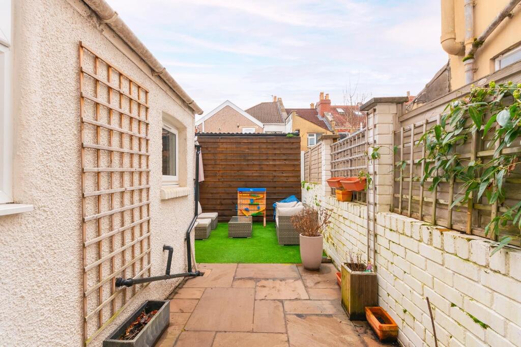 1A1R6BR - External G.jpg