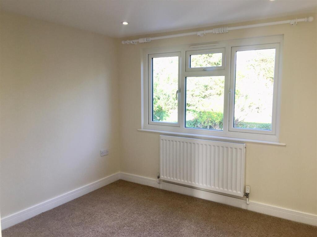 bedroom 3 ensuite.jpg