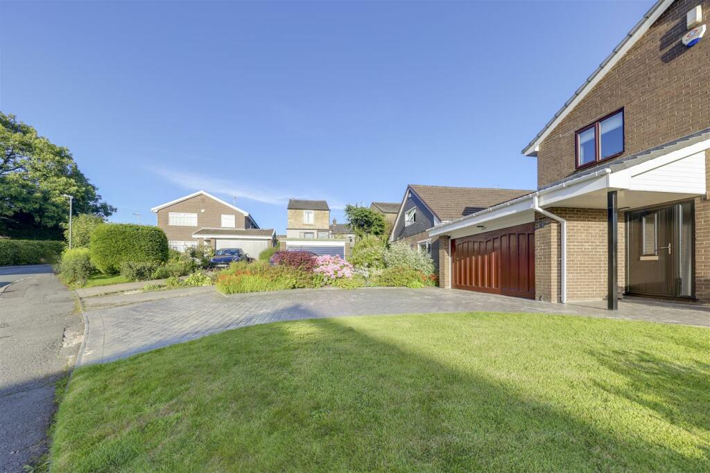 Front Garden &amp; Driveway