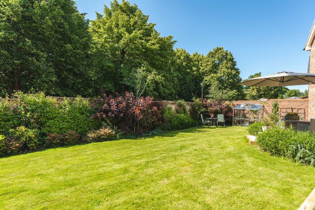 Joyce Frankland Close-24.jpg