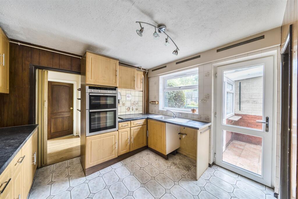 Kitchen: