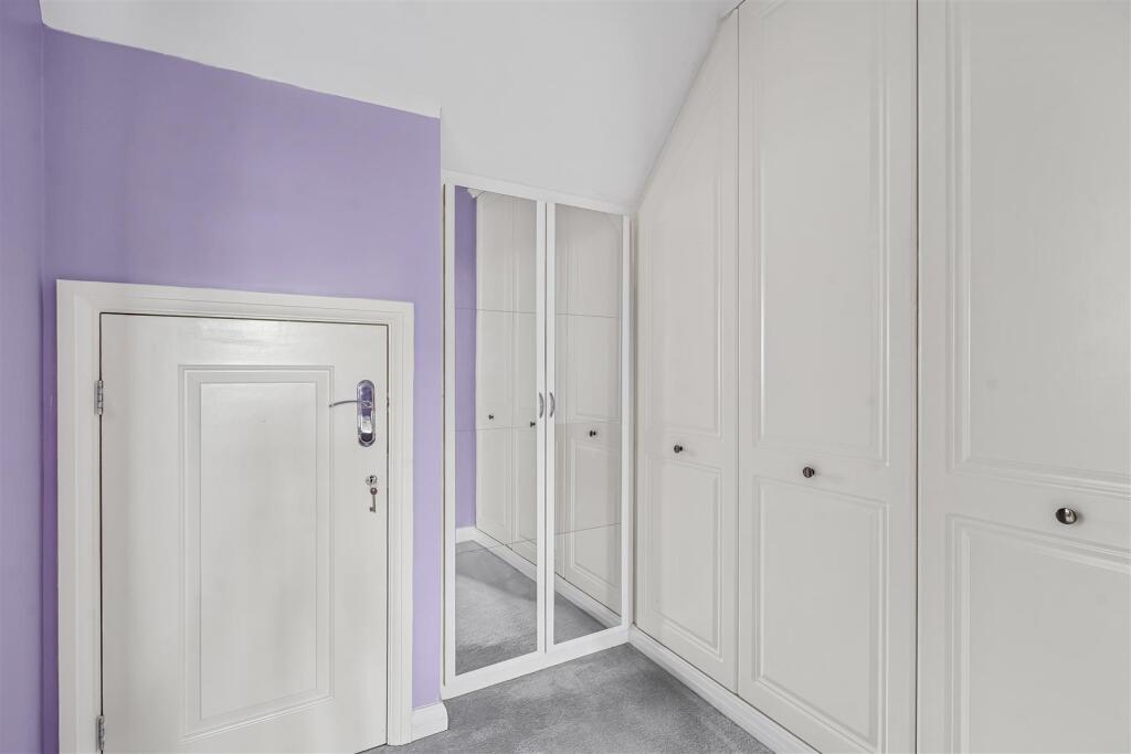 11 Dennetts Close