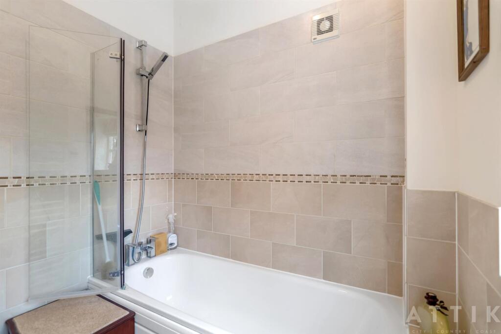 8 Blyth Mews, Halesworth, IP19 8FB (21).jpg