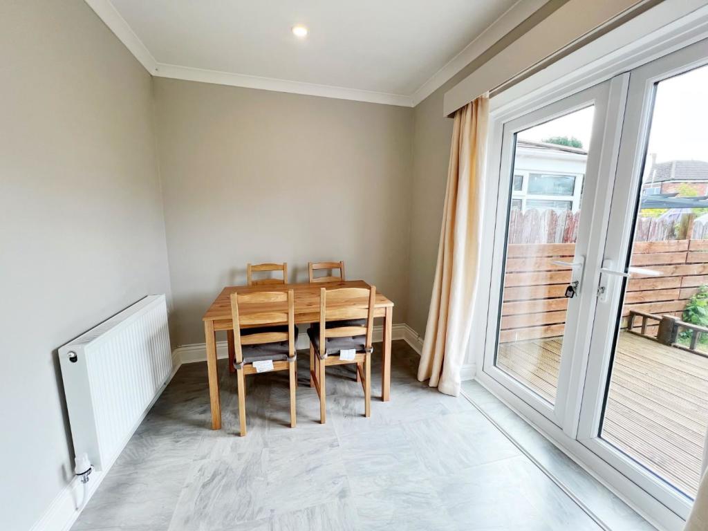 Dining Area 1.jpg